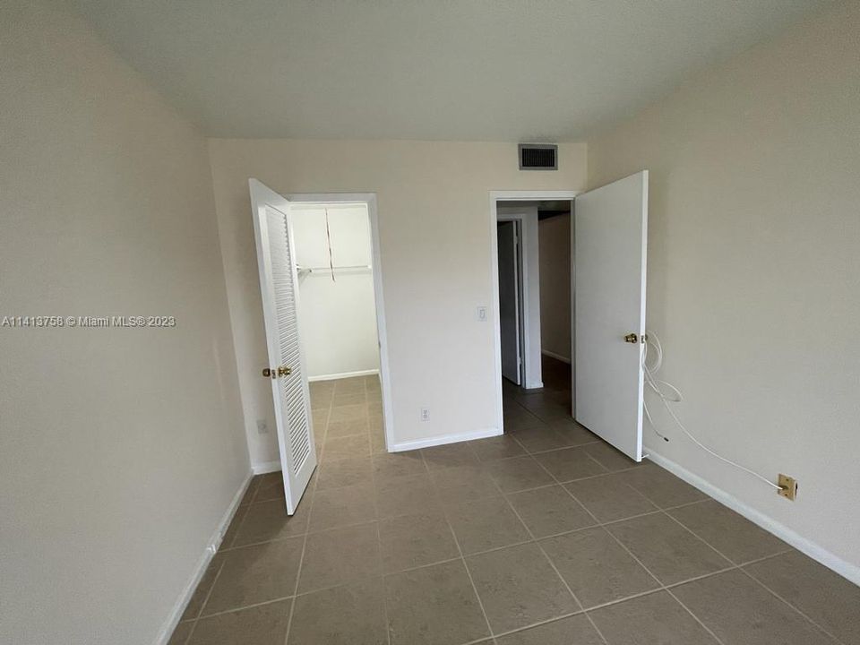 Active With Contract: $178,600 (2 beds, 1 baths, 835 Square Feet)