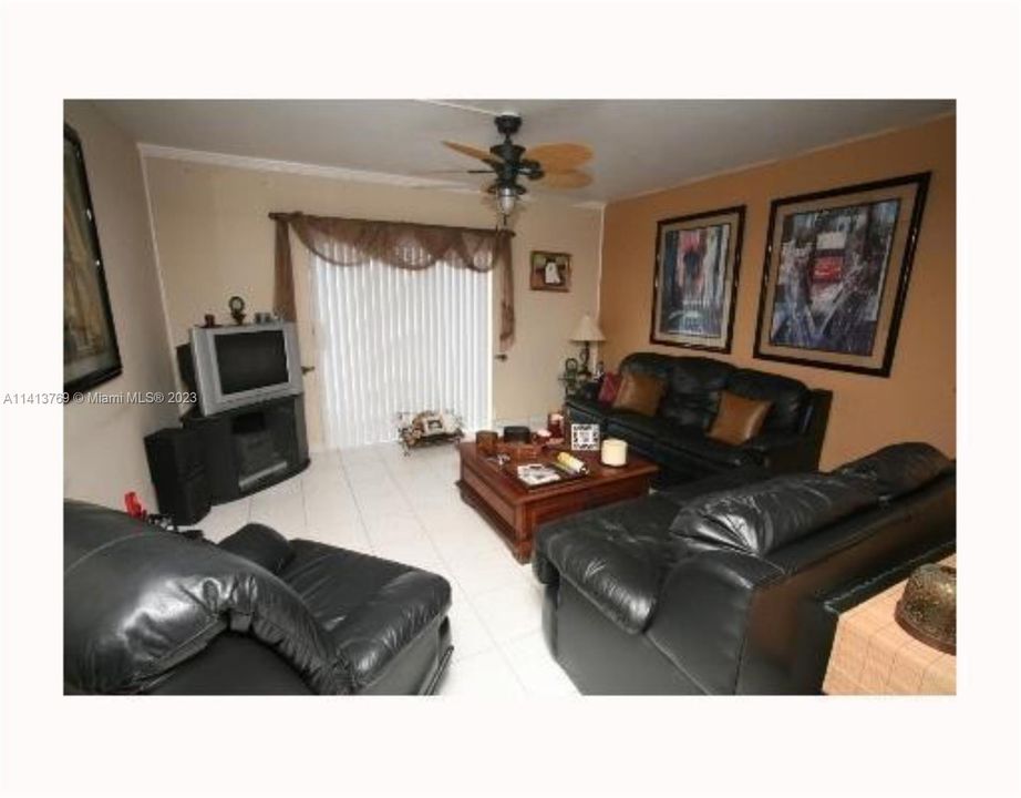 Недавно арендовано: $2,350 (2 спален, 1 ванн, 900 Квадратных фут)