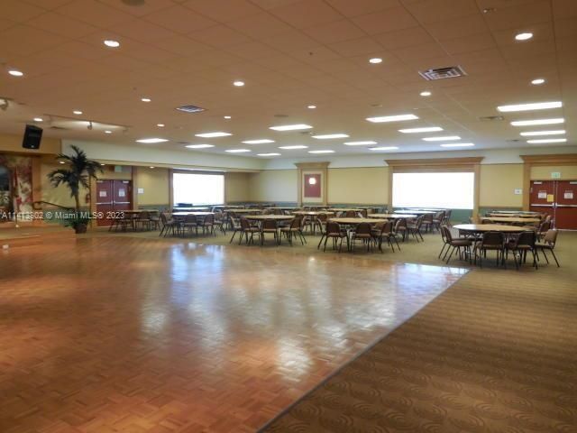 Recently Rented: $1,600 (1 beds, 1 baths, 684 Square Feet)