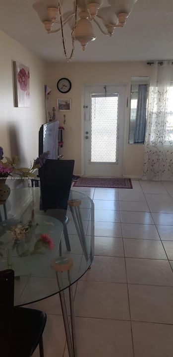 Recently Rented: $1,600 (1 beds, 1 baths, 684 Square Feet)