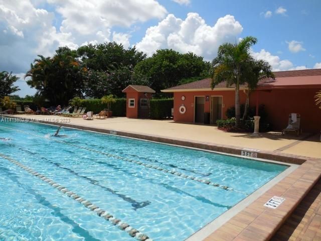 Recently Rented: $1,600 (1 beds, 1 baths, 684 Square Feet)