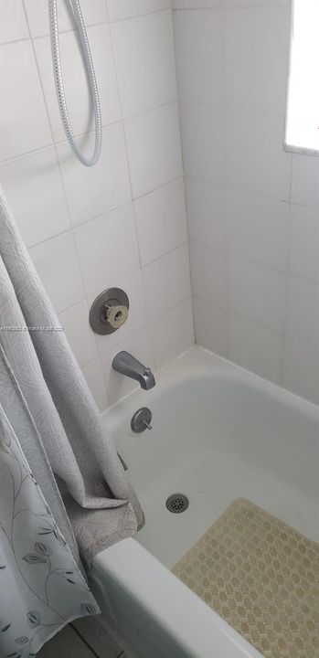 Recently Rented: $1,600 (1 beds, 1 baths, 684 Square Feet)