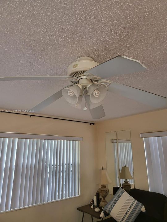 Recently Rented: $1,600 (1 beds, 1 baths, 684 Square Feet)