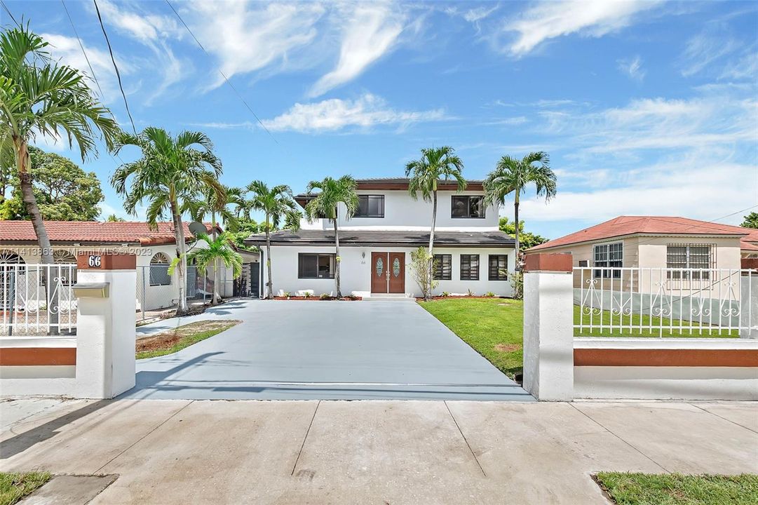 Recently Sold: $680,000 (5 beds, 3 baths, 1987 Square Feet)