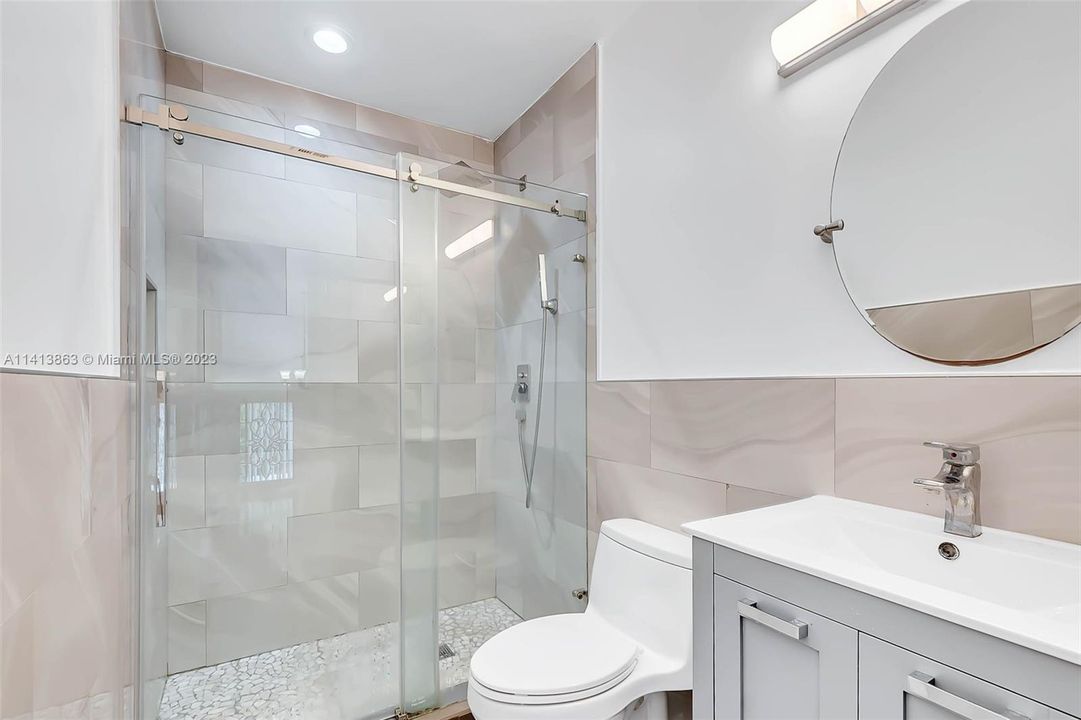 Recently Sold: $680,000 (5 beds, 3 baths, 1987 Square Feet)