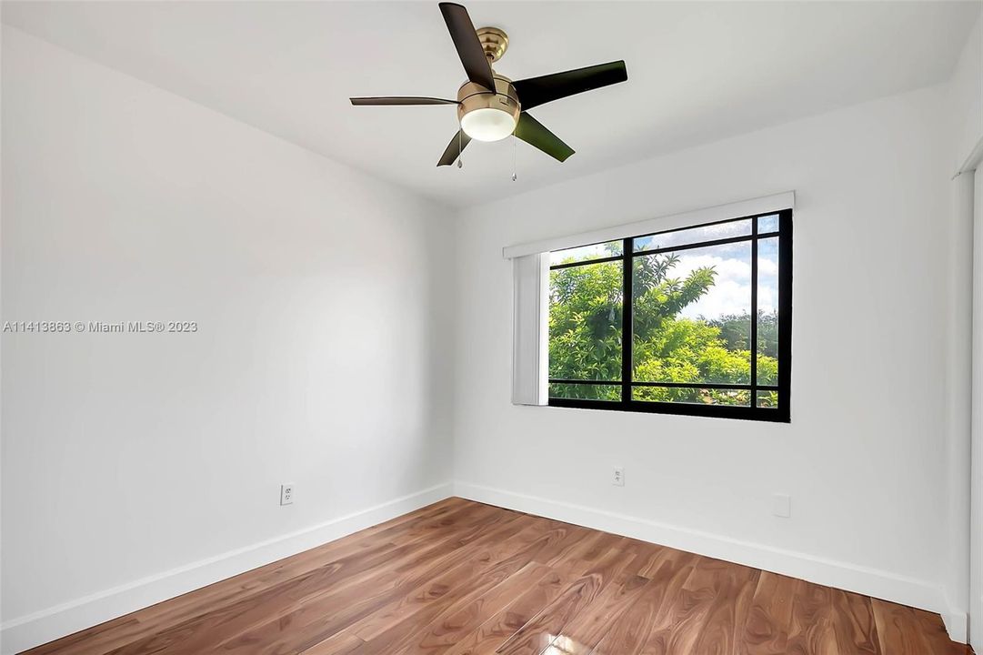 Recently Sold: $680,000 (5 beds, 3 baths, 1987 Square Feet)