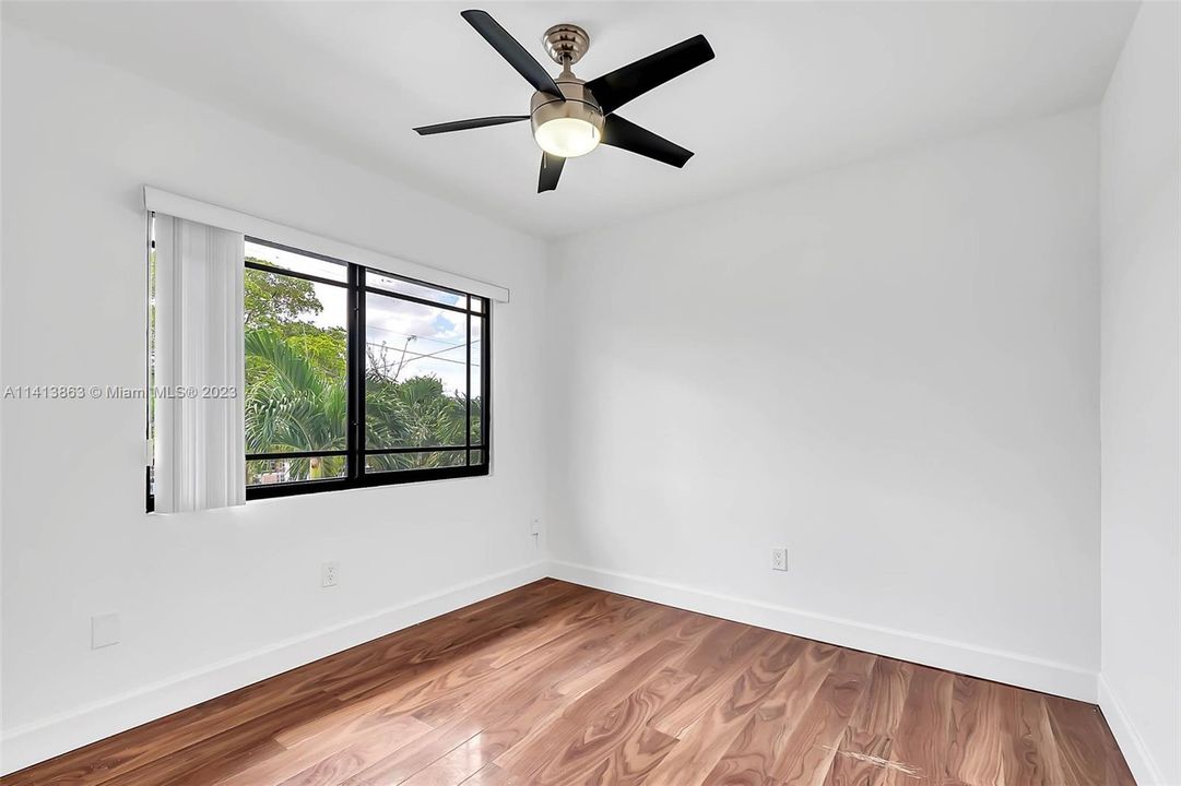 Recently Sold: $680,000 (5 beds, 3 baths, 1987 Square Feet)