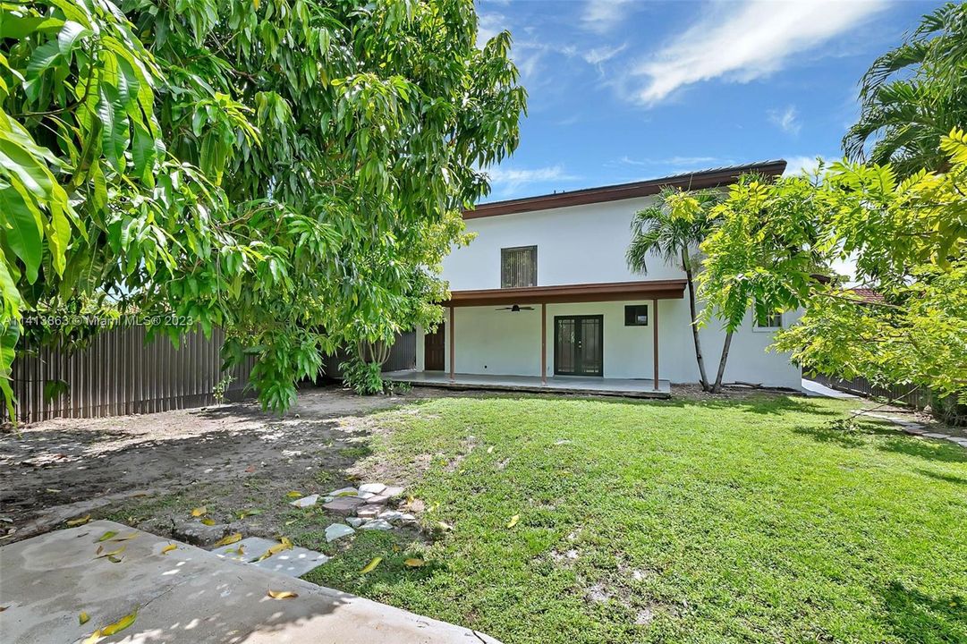 Recently Sold: $680,000 (5 beds, 3 baths, 1987 Square Feet)