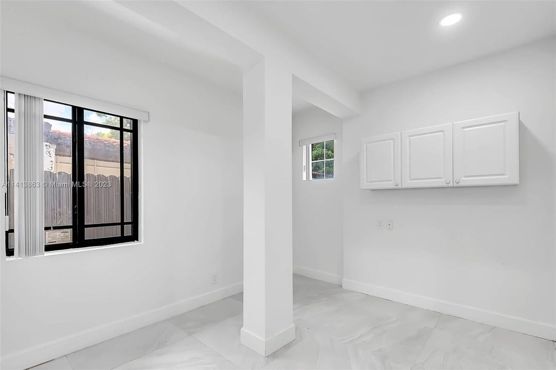 Recently Sold: $680,000 (5 beds, 3 baths, 1987 Square Feet)