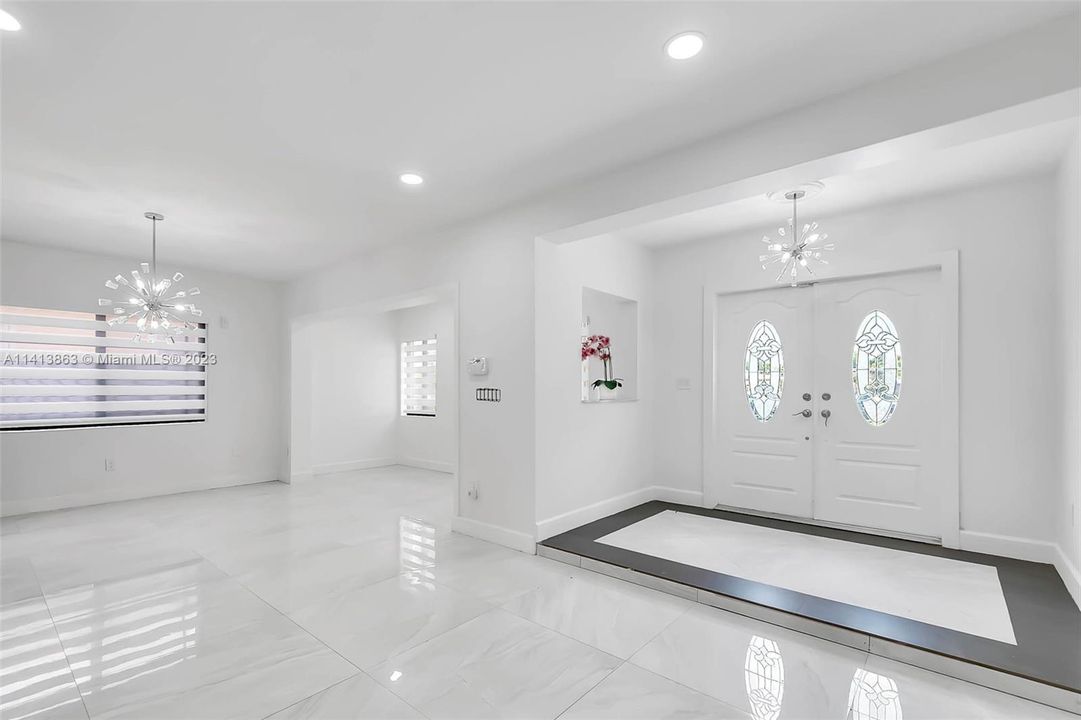 Recently Sold: $680,000 (5 beds, 3 baths, 1987 Square Feet)