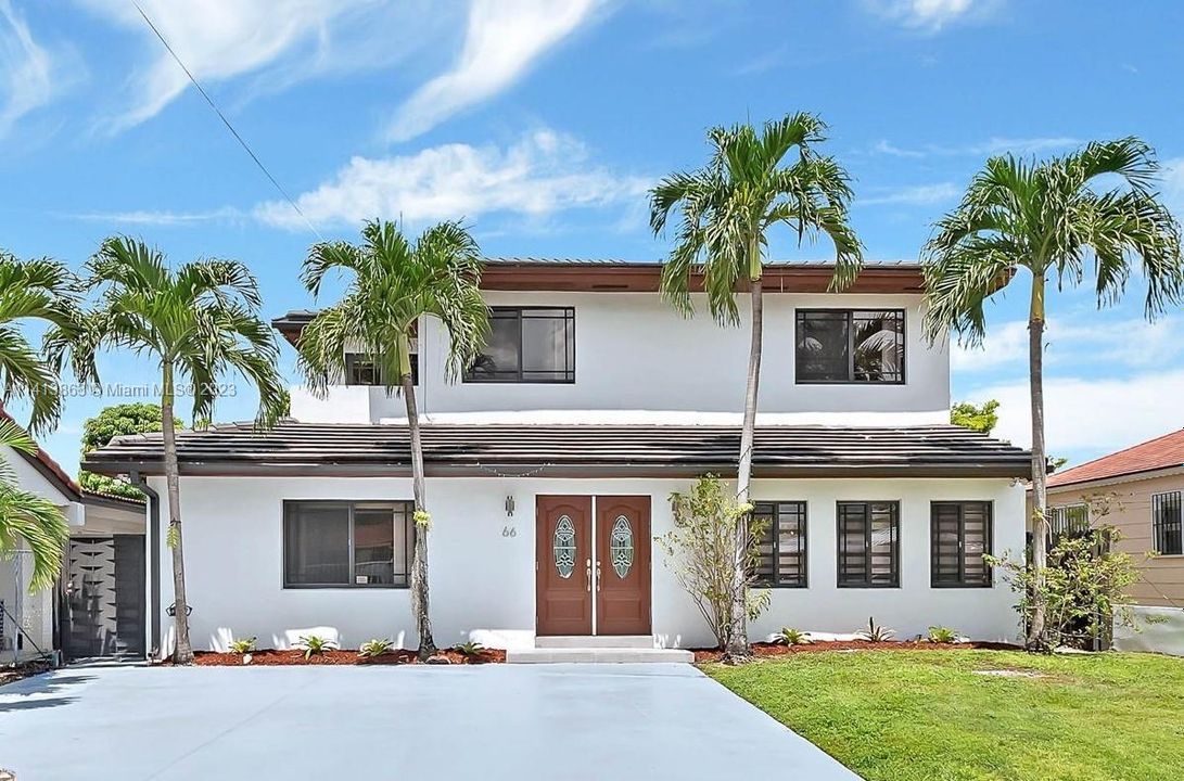 Recently Sold: $680,000 (5 beds, 3 baths, 1987 Square Feet)