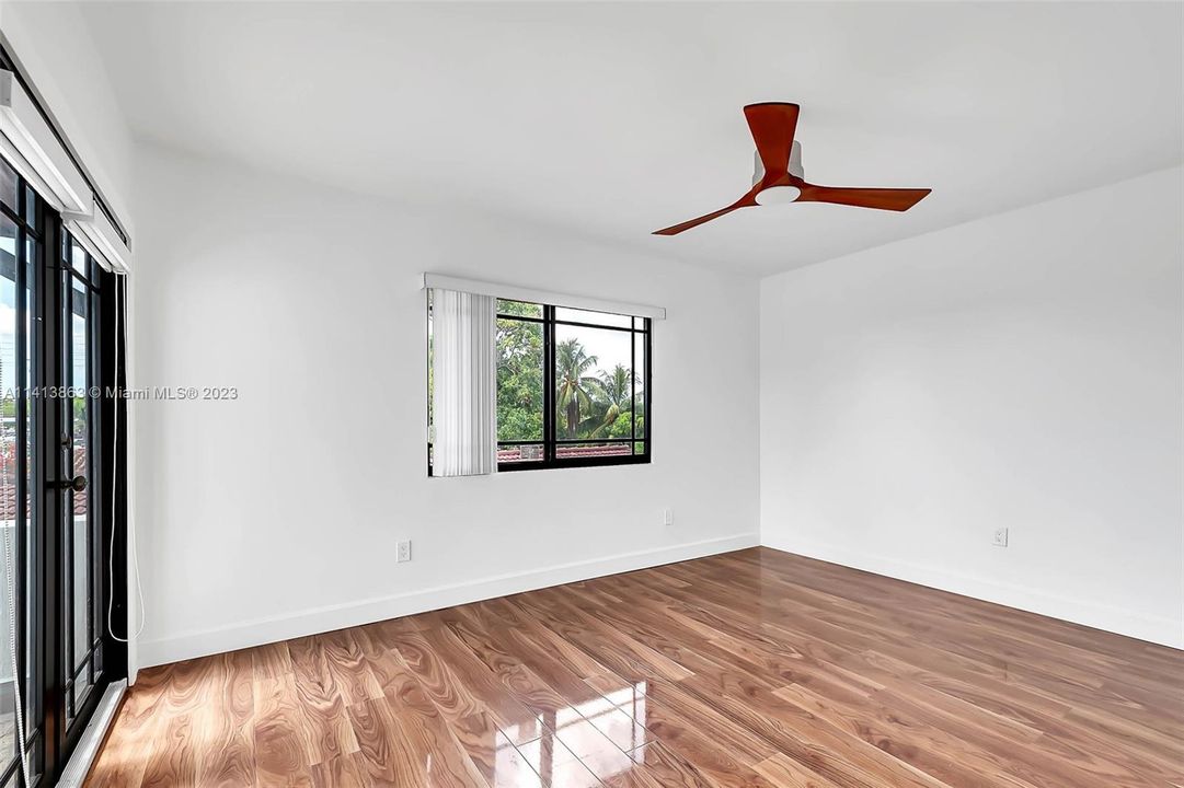 Recently Sold: $680,000 (5 beds, 3 baths, 1987 Square Feet)