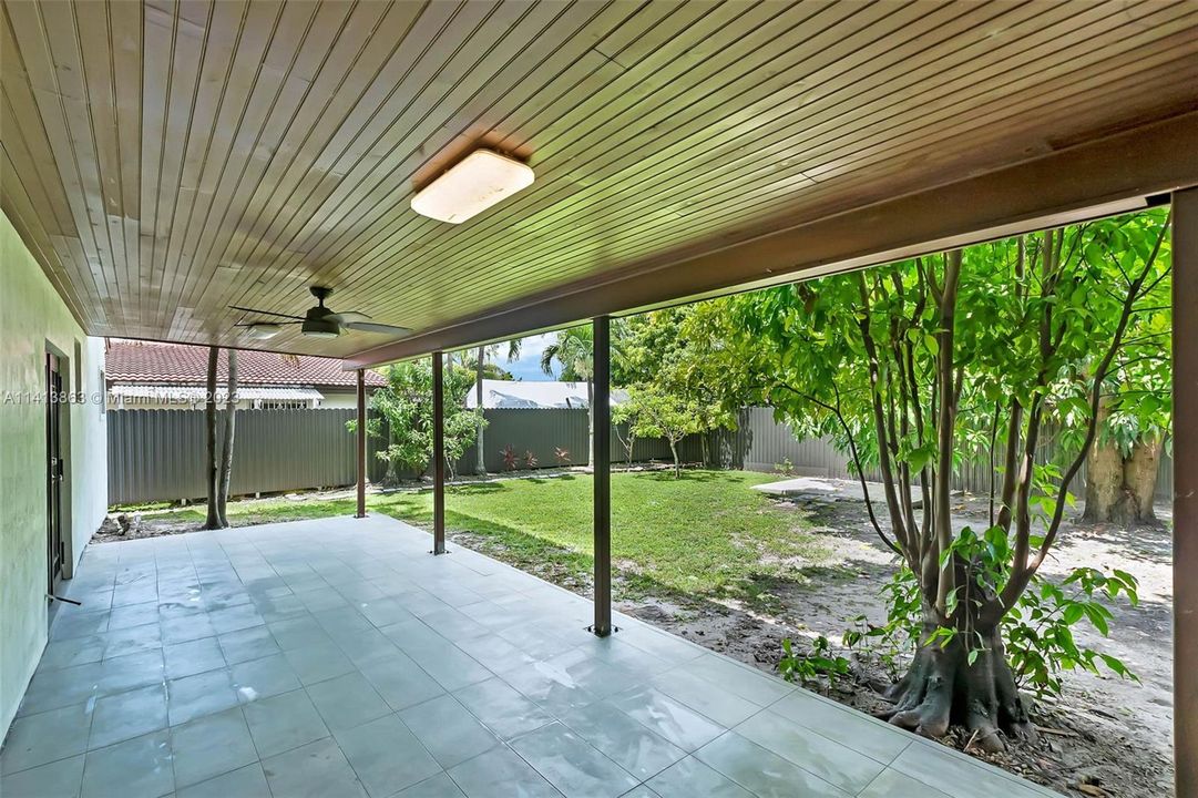 Recently Sold: $680,000 (5 beds, 3 baths, 1987 Square Feet)