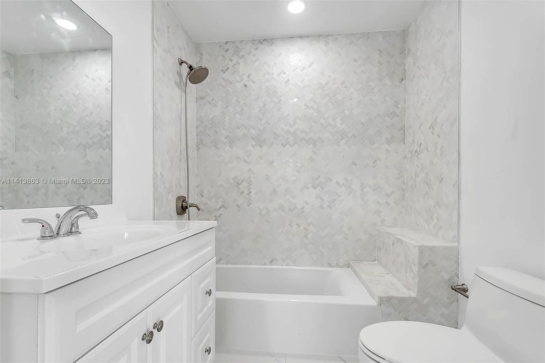 Recently Sold: $680,000 (5 beds, 3 baths, 1987 Square Feet)