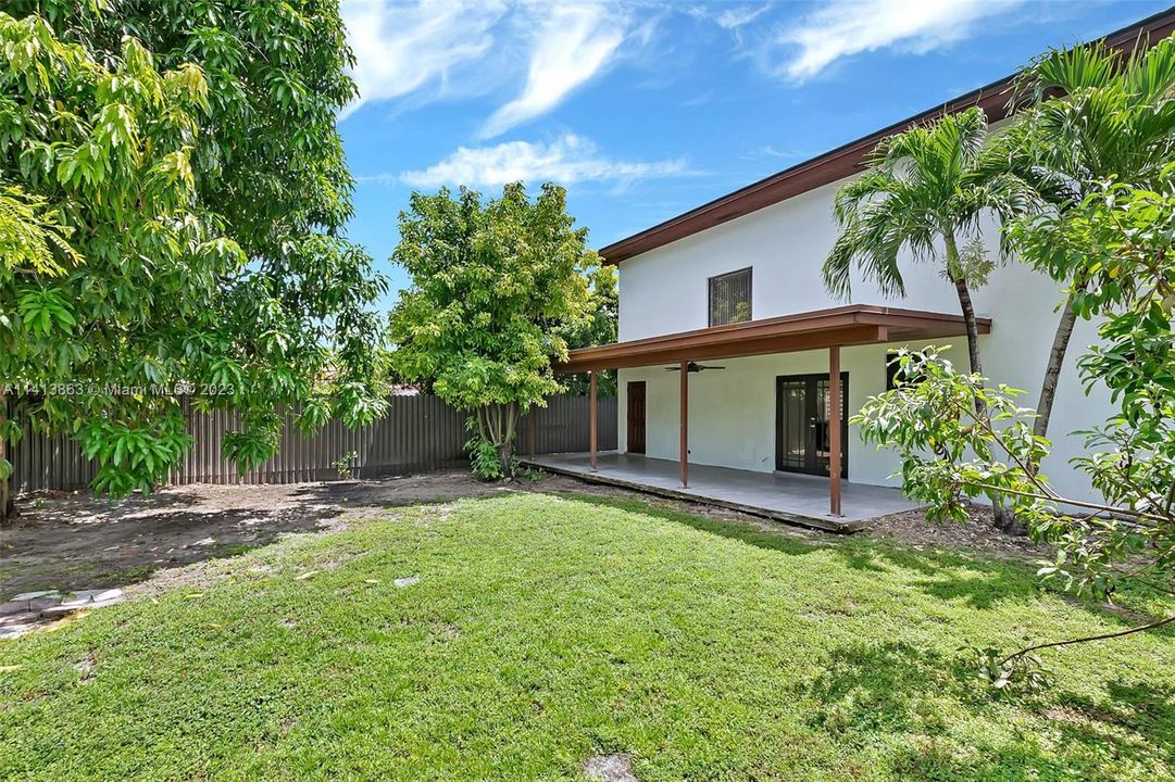 Recently Sold: $680,000 (5 beds, 3 baths, 1987 Square Feet)