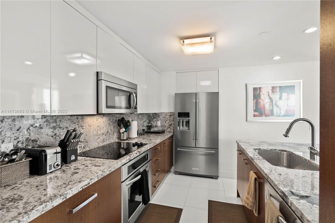For Sale: $1,580,000 (3 beds, 3 baths, 1840 Square Feet)