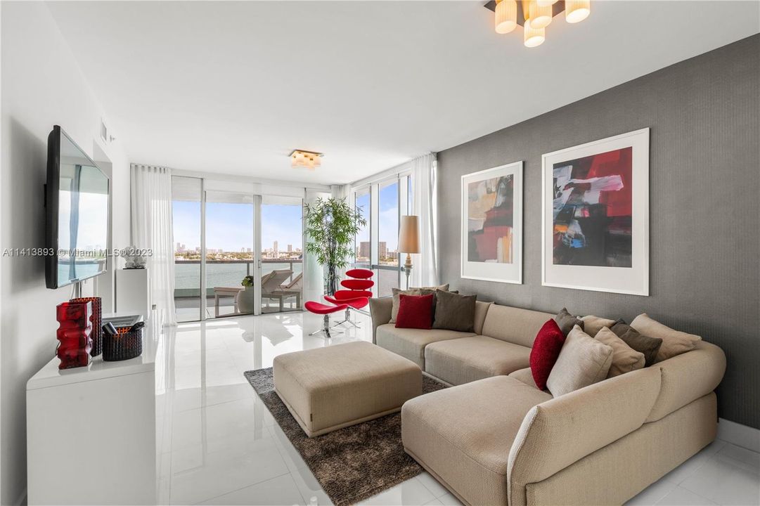 For Sale: $1,580,000 (3 beds, 3 baths, 1840 Square Feet)