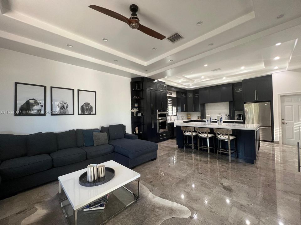 最近租的: $5,950 (4 贝兹, 3 浴室, 2979 平方英尺)