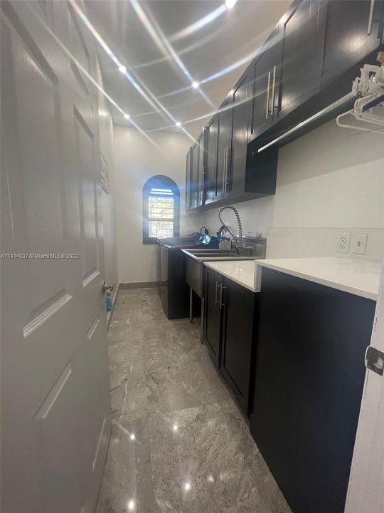 最近租的: $5,950 (4 贝兹, 3 浴室, 2979 平方英尺)