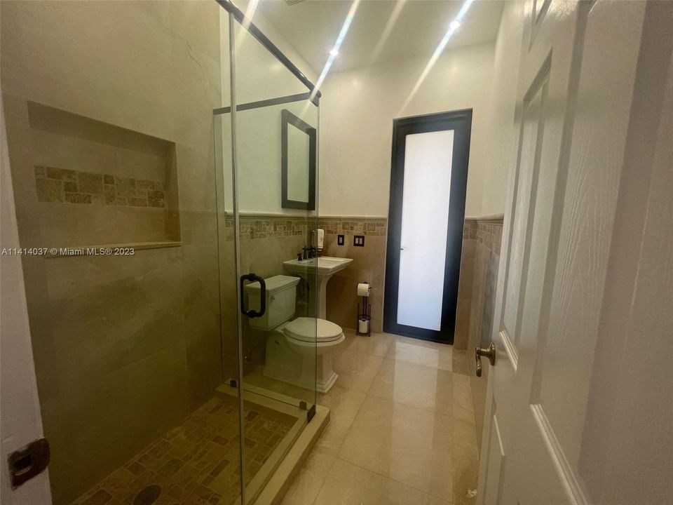 最近租的: $5,950 (4 贝兹, 3 浴室, 2979 平方英尺)