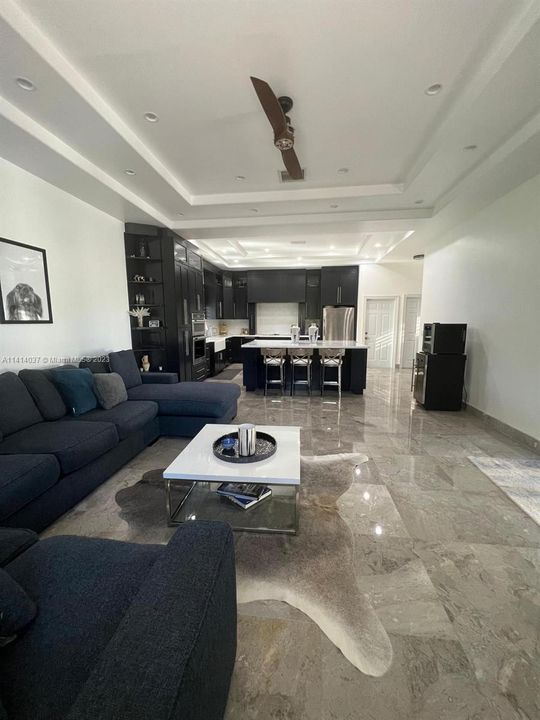 最近租的: $5,950 (4 贝兹, 3 浴室, 2979 平方英尺)