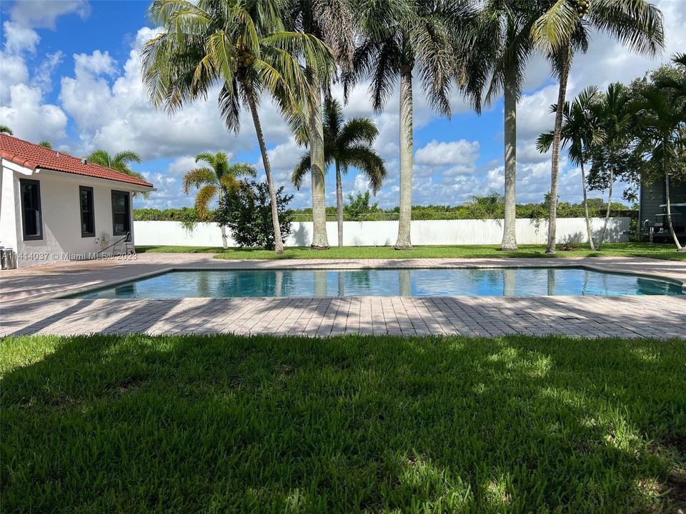 最近租的: $5,950 (4 贝兹, 3 浴室, 2979 平方英尺)