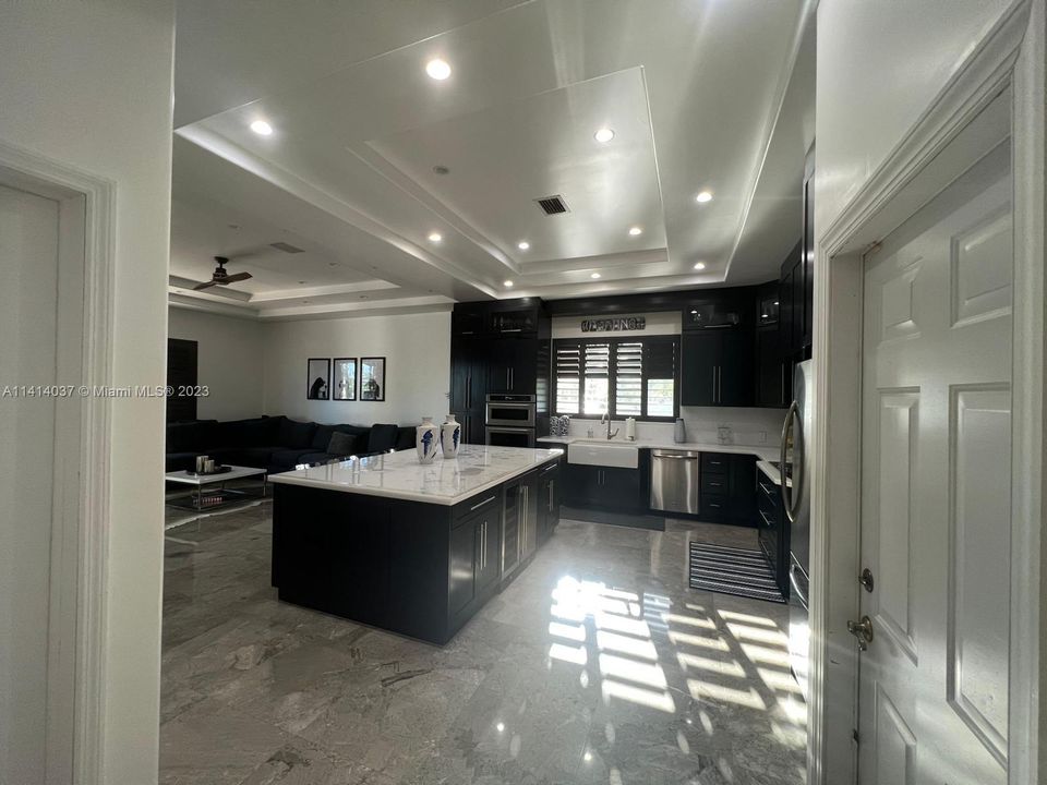 最近租的: $5,950 (4 贝兹, 3 浴室, 2979 平方英尺)