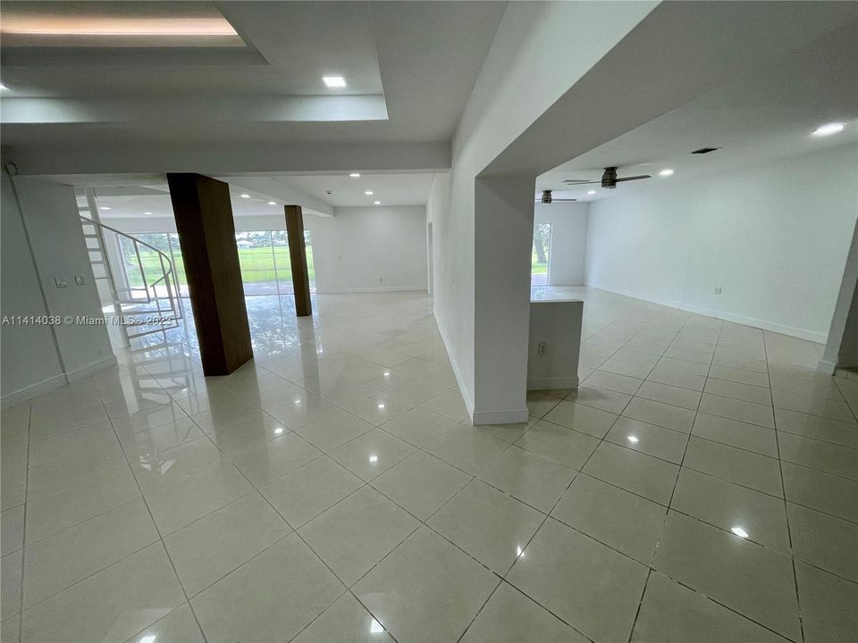 最近售出: $1,988,000 (7 贝兹, 5 浴室, 5336 平方英尺)