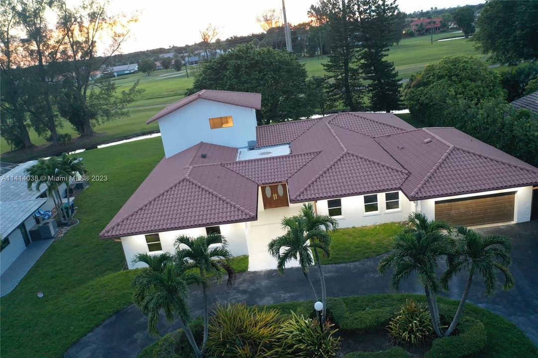 最近售出: $1,988,000 (7 贝兹, 5 浴室, 5336 平方英尺)