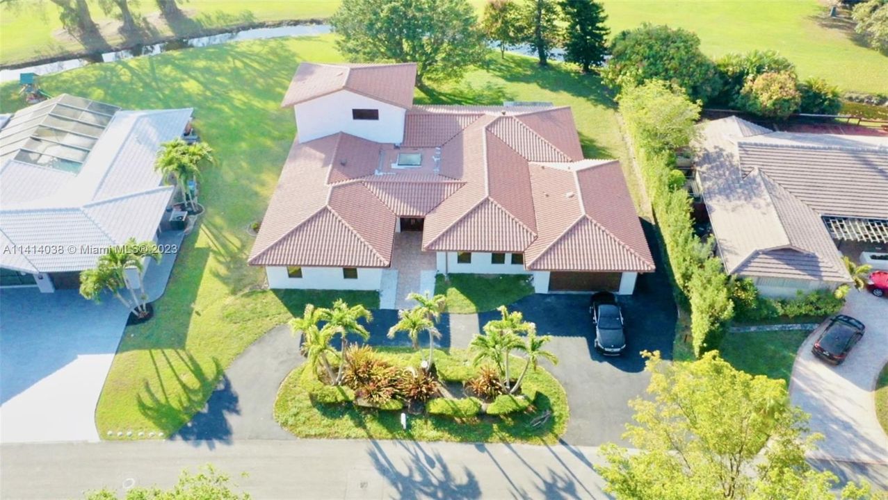 最近售出: $1,988,000 (7 贝兹, 5 浴室, 5336 平方英尺)