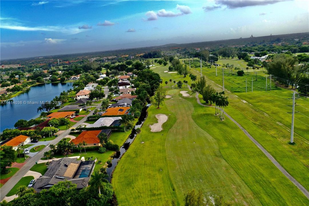 最近售出: $1,988,000 (7 贝兹, 5 浴室, 5336 平方英尺)