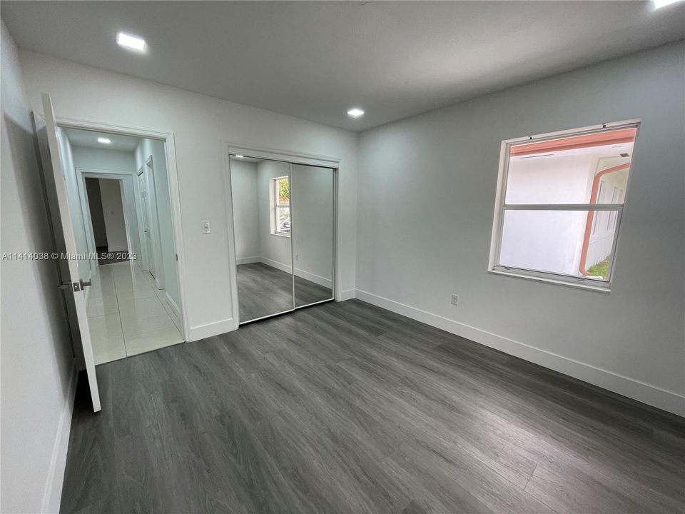 最近售出: $1,988,000 (7 贝兹, 5 浴室, 5336 平方英尺)