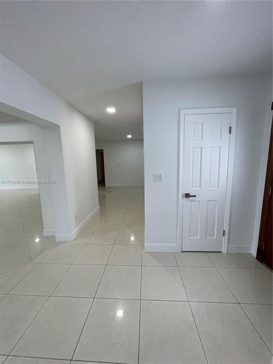 最近售出: $1,988,000 (7 贝兹, 5 浴室, 5336 平方英尺)