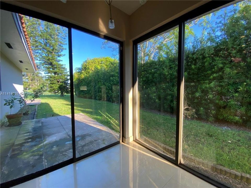 最近售出: $1,988,000 (7 贝兹, 5 浴室, 5336 平方英尺)