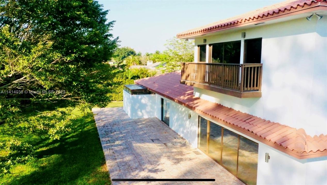 最近售出: $1,988,000 (7 贝兹, 5 浴室, 5336 平方英尺)