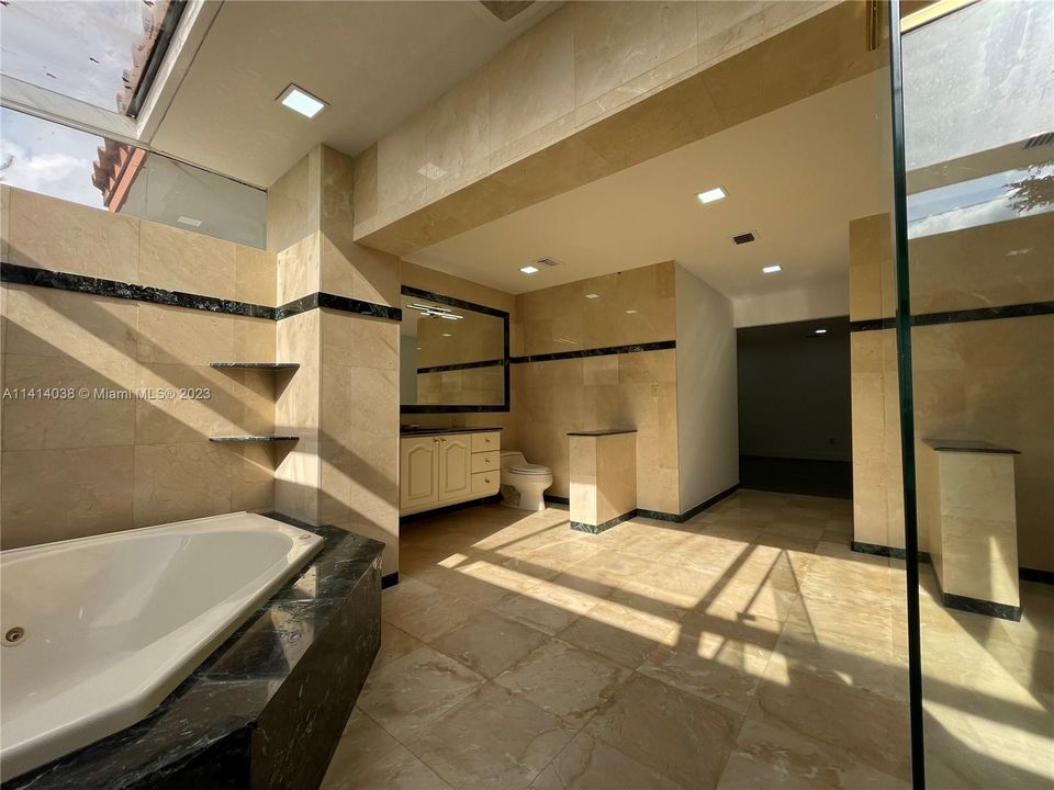 最近售出: $1,988,000 (7 贝兹, 5 浴室, 5336 平方英尺)