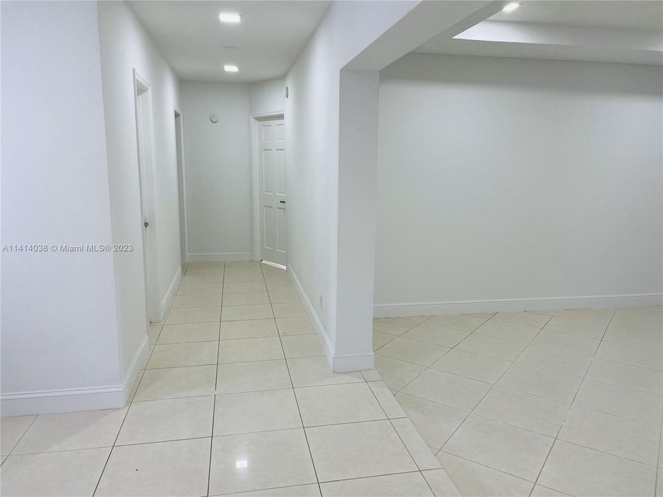 最近售出: $1,988,000 (7 贝兹, 5 浴室, 5336 平方英尺)