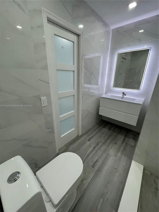 最近售出: $1,988,000 (7 贝兹, 5 浴室, 5336 平方英尺)