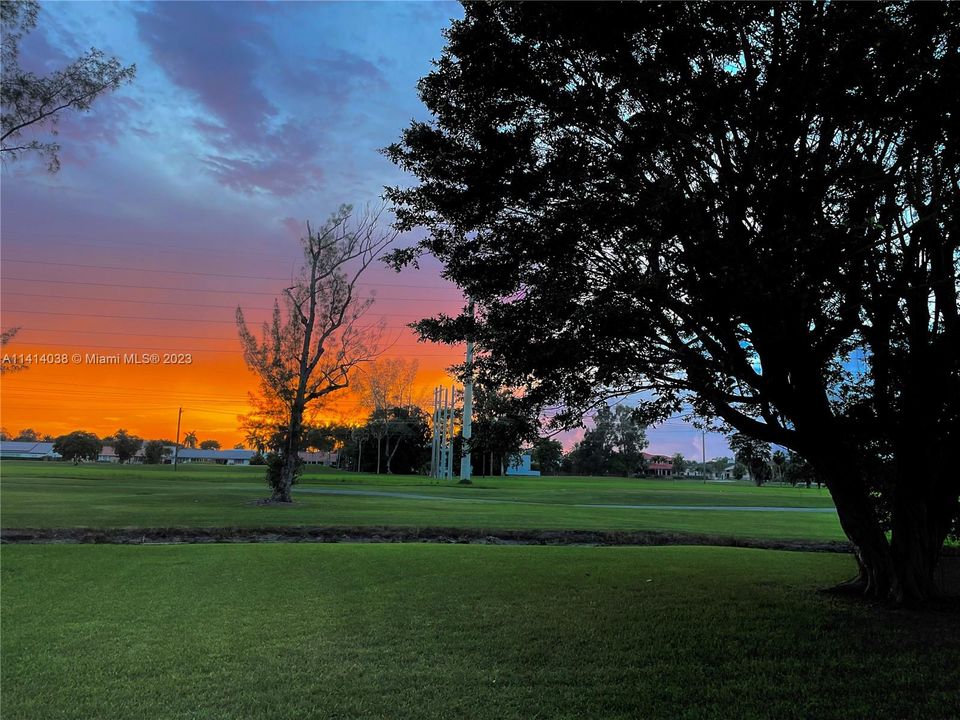 最近售出: $1,988,000 (7 贝兹, 5 浴室, 5336 平方英尺)