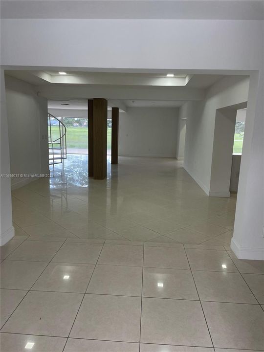 最近售出: $1,988,000 (7 贝兹, 5 浴室, 5336 平方英尺)