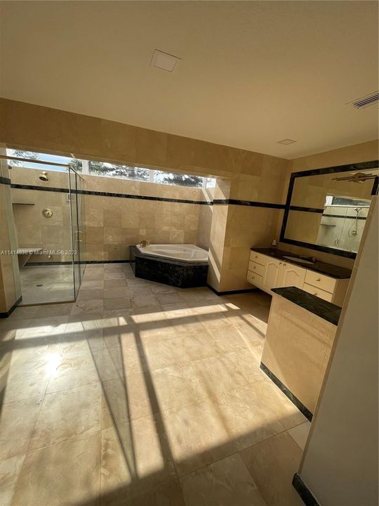 最近售出: $1,988,000 (7 贝兹, 5 浴室, 5336 平方英尺)