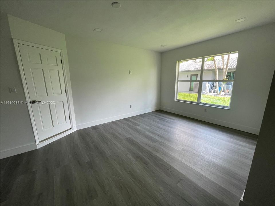 最近售出: $1,988,000 (7 贝兹, 5 浴室, 5336 平方英尺)