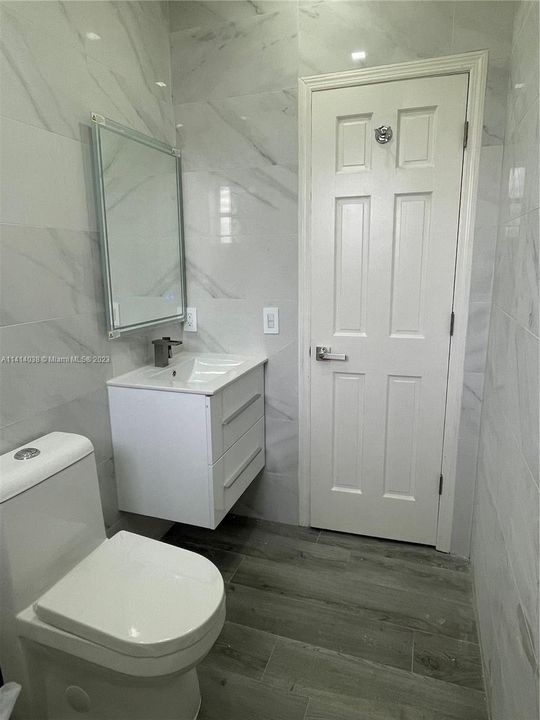 最近售出: $1,988,000 (7 贝兹, 5 浴室, 5336 平方英尺)