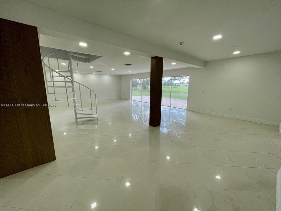 最近售出: $1,988,000 (7 贝兹, 5 浴室, 5336 平方英尺)