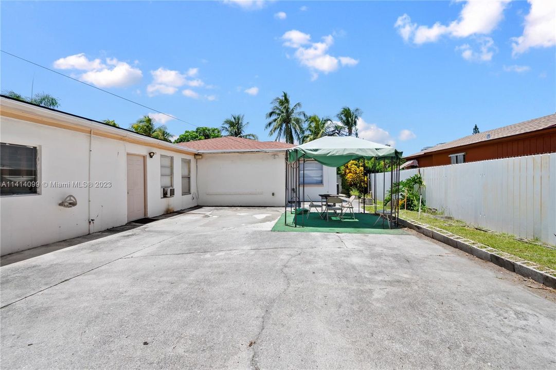 Recently Sold: $520,000 (3 beds, 2 baths, 1324 Square Feet)