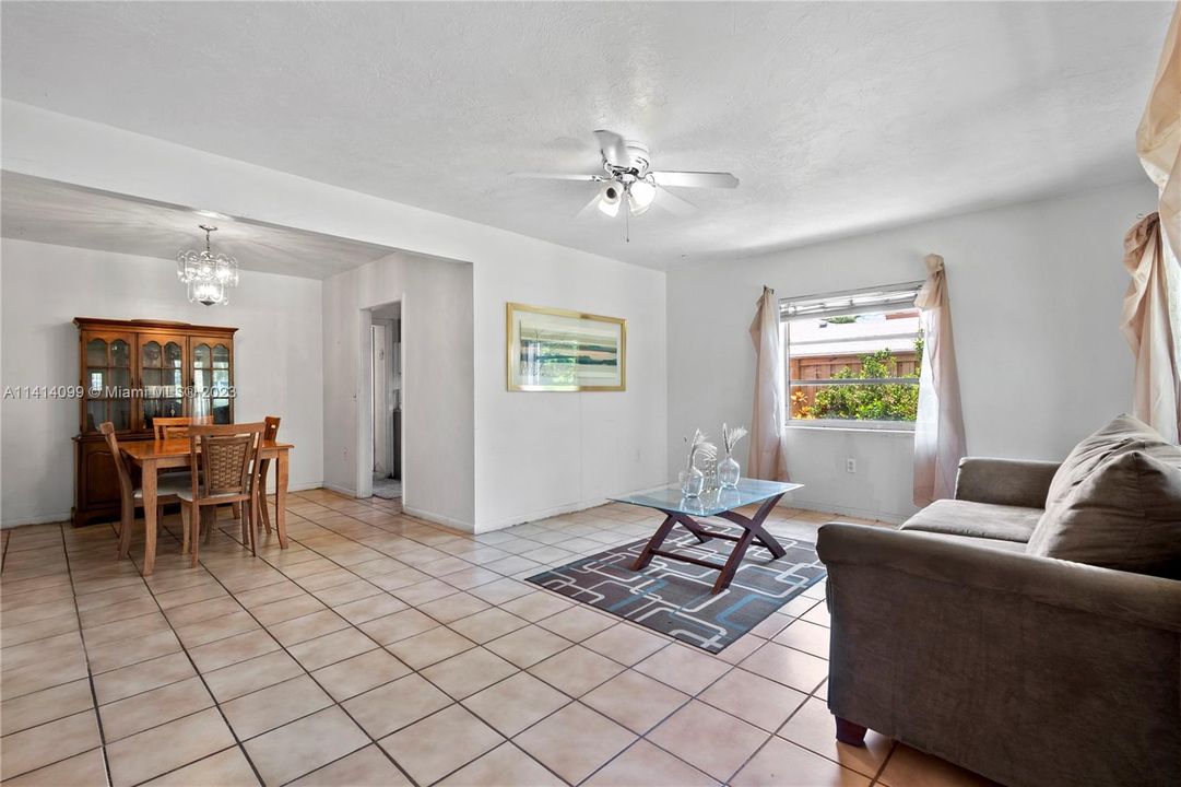 Recently Sold: $520,000 (3 beds, 2 baths, 1324 Square Feet)