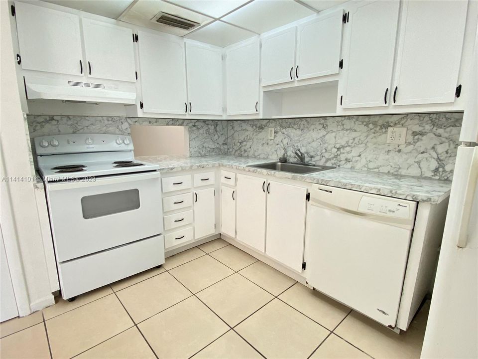 Recently Rented: $2,000 (2 beds, 2 baths, 1025 Square Feet)