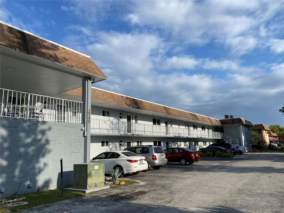 Recently Rented: $2,000 (2 beds, 2 baths, 1025 Square Feet)