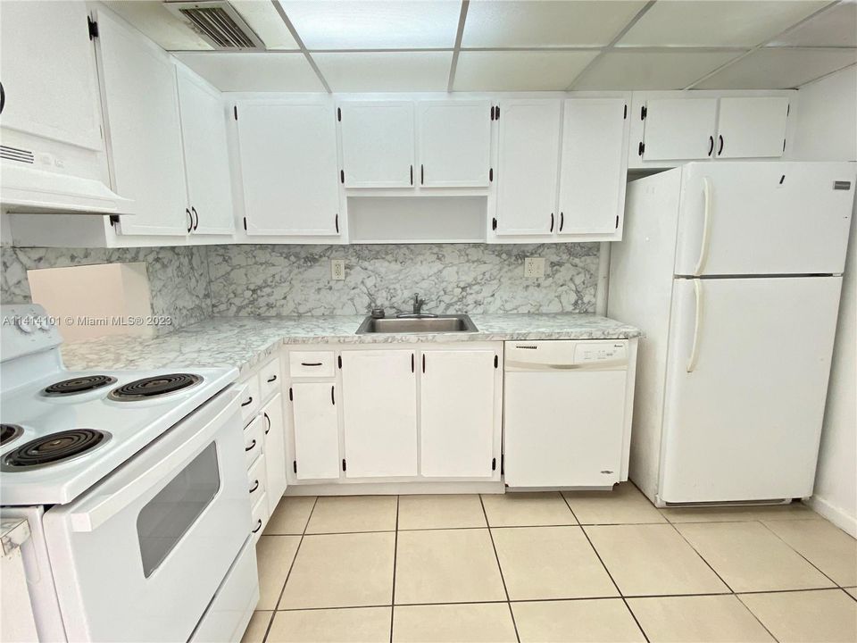 Recently Rented: $2,000 (2 beds, 2 baths, 1025 Square Feet)