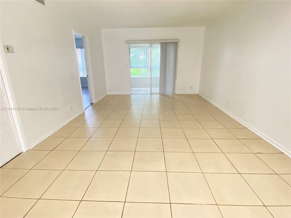 Recently Rented: $2,000 (2 beds, 2 baths, 1025 Square Feet)